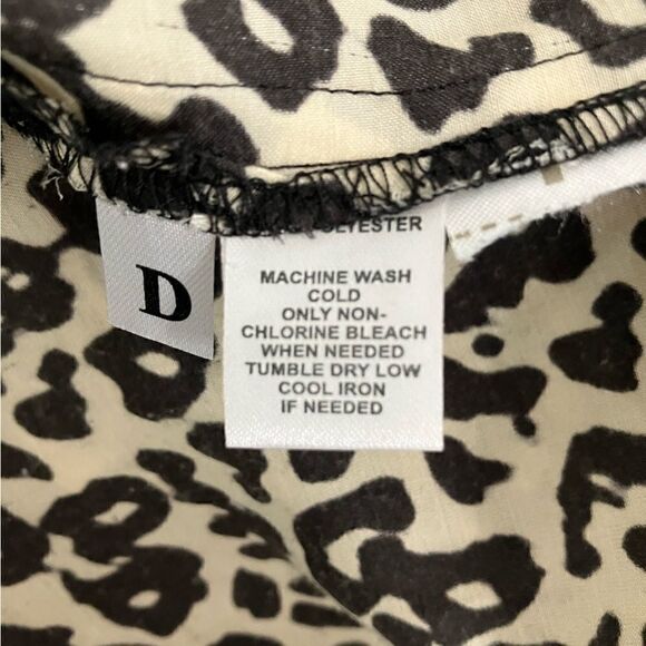 Ann Taylor LOFT Black & Cream Leopard Top Sz XS - Picture 8 of 8